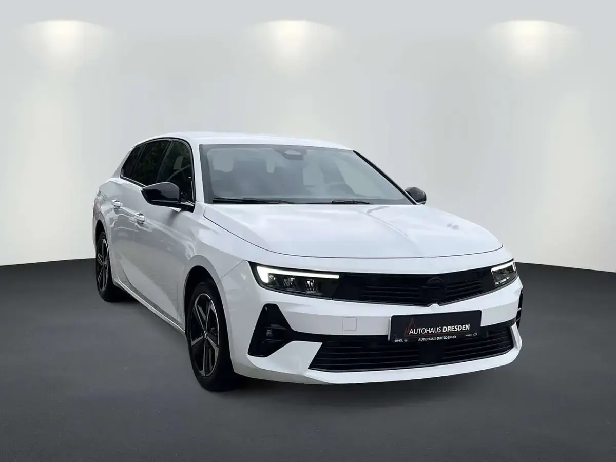 Gebraucht Opel Astra 131 PS (96 kW) 2024 Jade weiss (uni) Kleinwagen