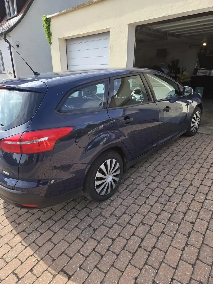 Gebraucht Ford Focus 100 PS (73 kW) 2016 Blau Kombi
