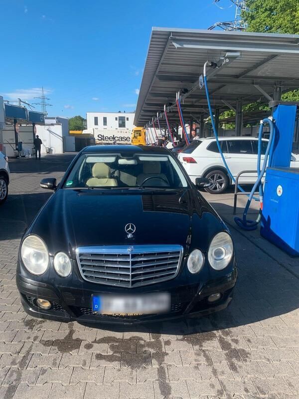 Schwarz Gebraucht 2009 Mercedes E200 Limousine | 5.700 € (Guter Preis) - Bild 1/4