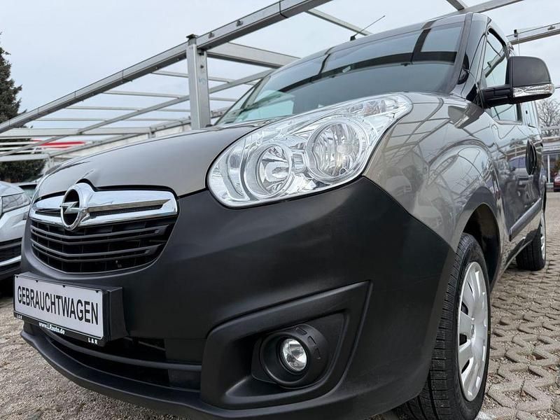 Braun Gebraucht 2018 Opel Combo Selection Van / Kleinbus | 9.999 € (Etwas zu teuer) - Bild 1/4