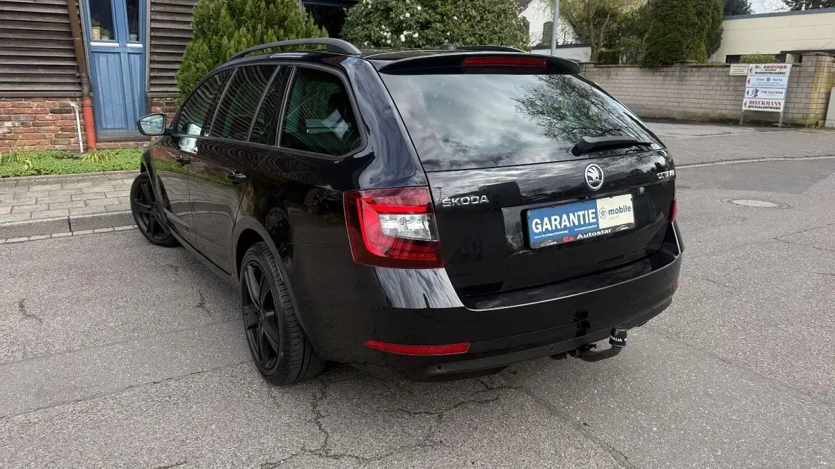 Gebraucht Skoda Octavia Style 179 PS (131 kW) 2018 Schwarz Kombi
