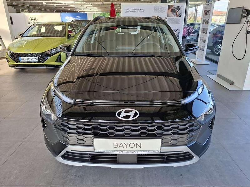 Neu Hyundai Bayon Select 101 PS (74 kW) 2025 Schwarz (phantom black mineraleffekt (schwarz)) SUV