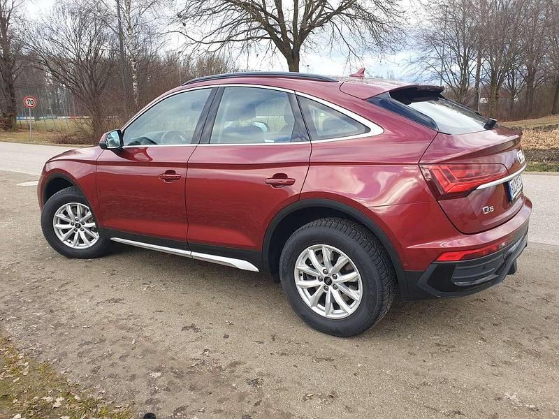 Gebraucht Audi Q5 Sportback Business 204 PS (150 kW) 2023 Rot SUV