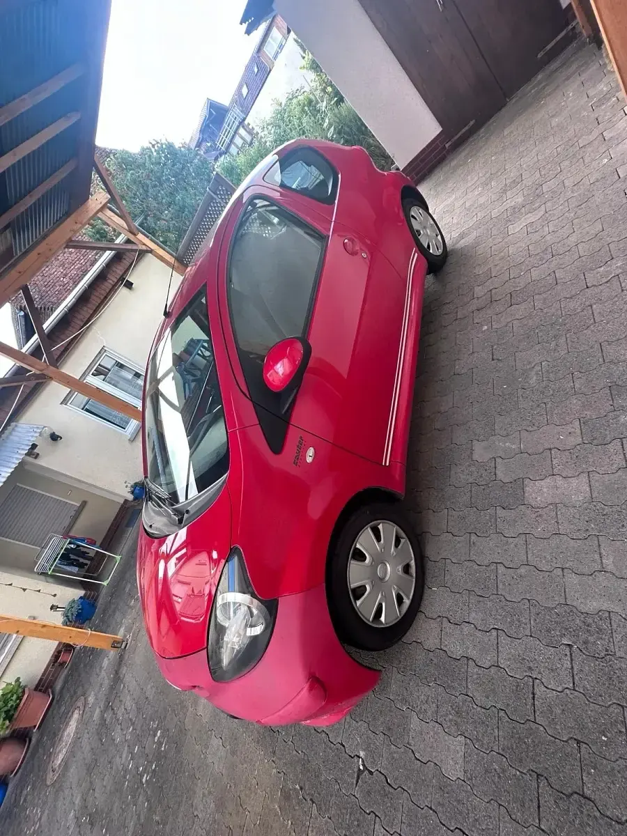 Gebraucht Toyota Aygo 68 PS (50 kW) 2007 Rot Kleinwagen