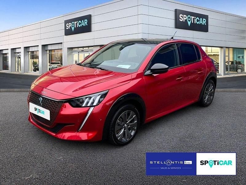 Rot Gebraucht 2021 Peugeot e-208 GT Kleinwagen | 16.457 € (Fairer Preis) - Bild 1/4