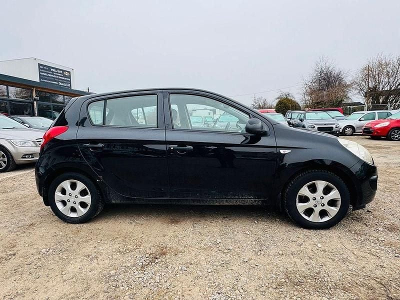 Schwarz Gebraucht 2012 Hyundai i20 Edition Limousine | 2.500 € (Superpreis) - Bild 1/4