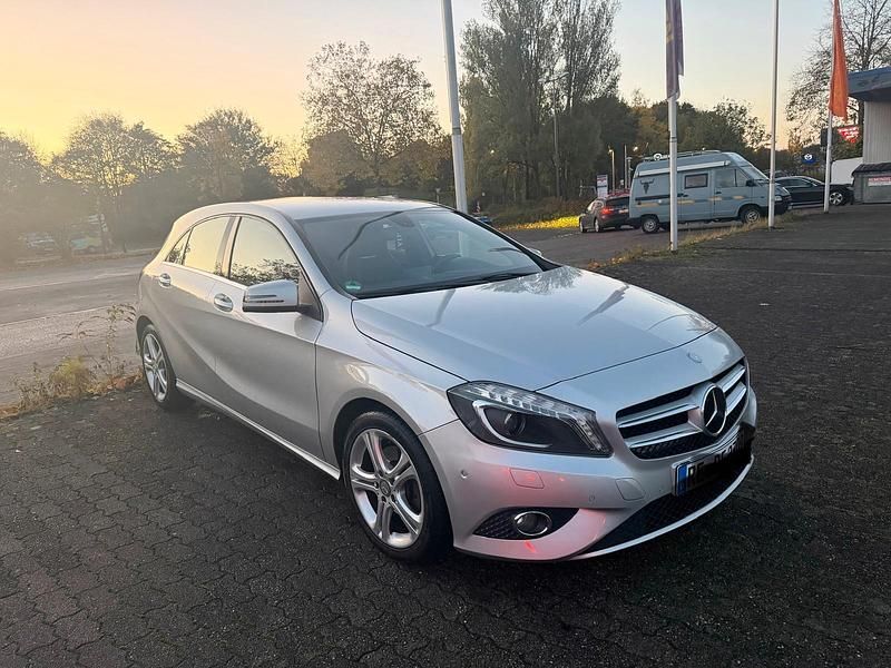 Schwarz Gebraucht 2014 Mercedes A180 Kleinwagen | 10.500 € (Fairer Preis) - Bild 1/4