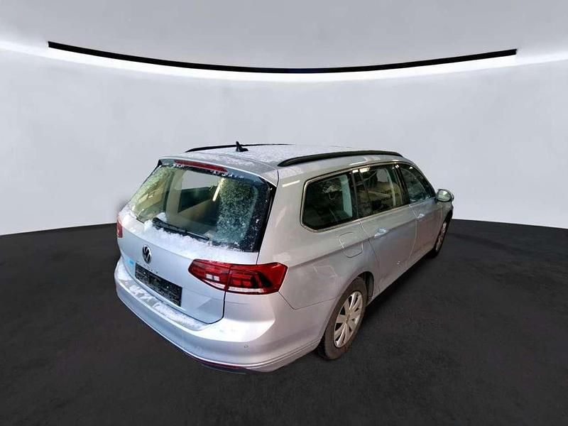 Gebraucht VW Passat Business 150 PS (110 kW) 2023 Scale silver metallic Kombi