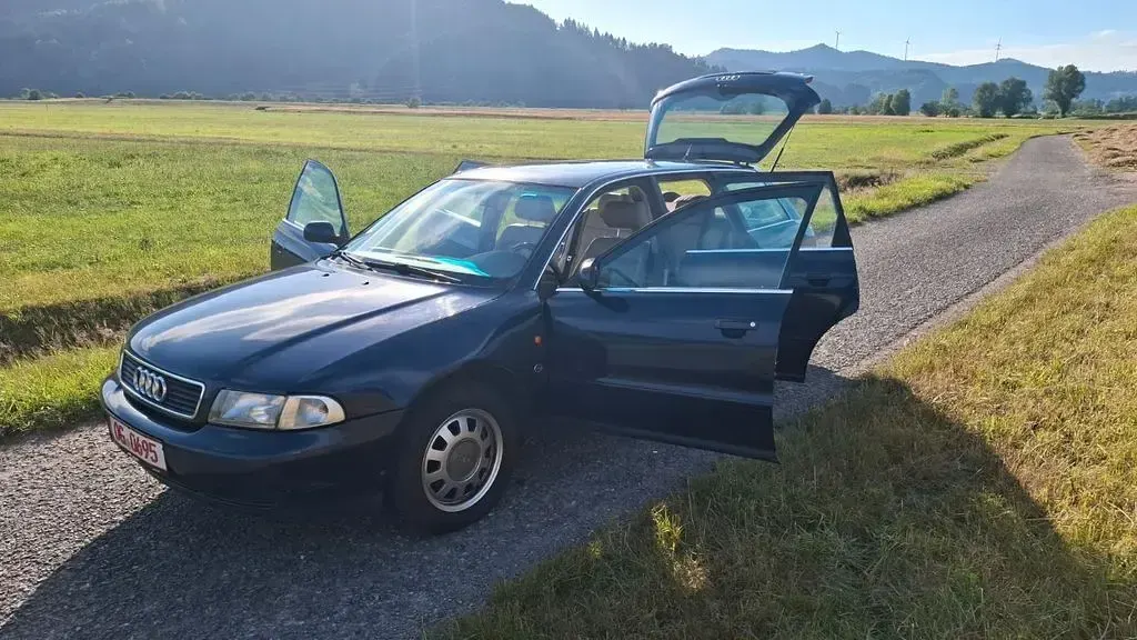 Gebraucht Audi A4 Sport 150 PS (110 kW) 1996 Blau Kombi