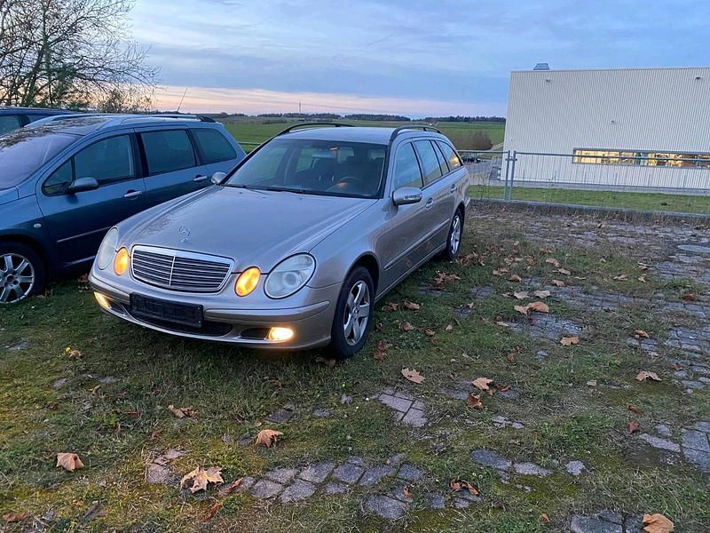 Silber Gebraucht 2005 Mercedes E220 Kombi | 2.800 € (Etwas zu teuer) - Bild 1/4