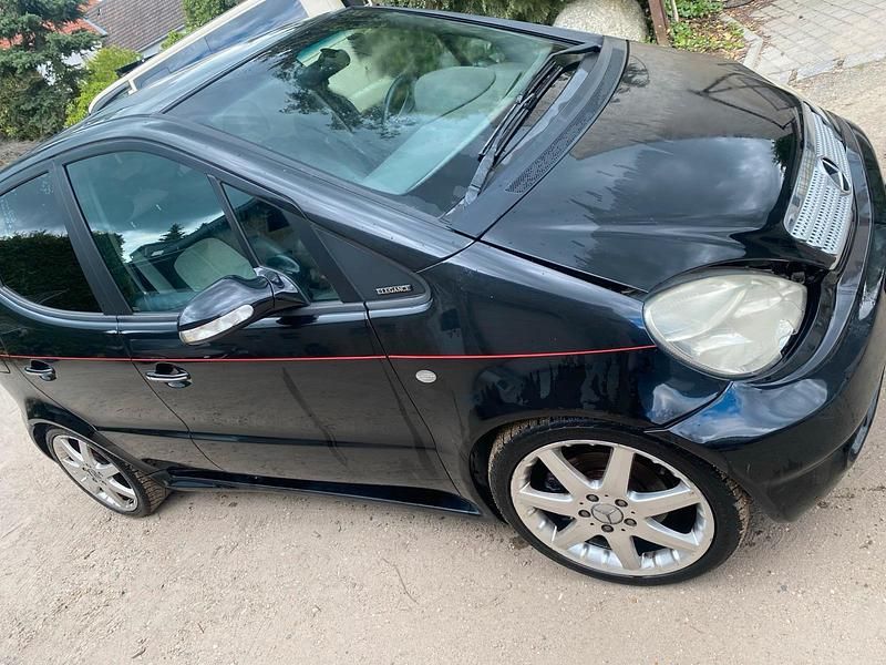 Schwarz Gebraucht 2003 Mercedes A210 AMG Kleinwagen | 1.250 € - Bild 1/4