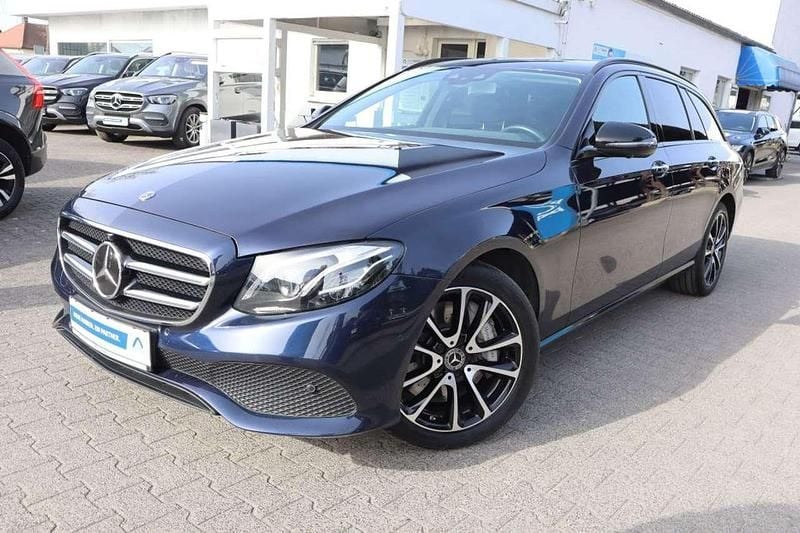 Gebraucht Mercedes E350 Avantgarde 258 PS (189 kW) 2017 Cavansitblau  metallic paint Kombi