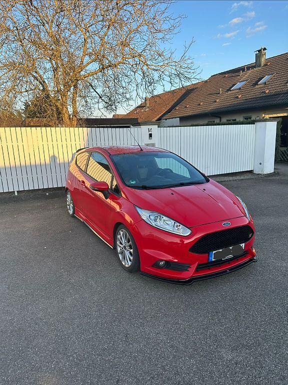 Gebraucht Ford Fiesta ST 182 PS (133 kW) 2014 Rot Kleinwagen