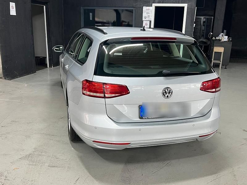 Gebraucht VW Passat 150 PS (110 kW) 2018 Silber Kombi