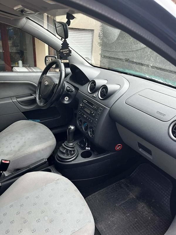 Gebraucht Ford Fiesta 60 PS (44 kW) 2002 Blau Kleinwagen