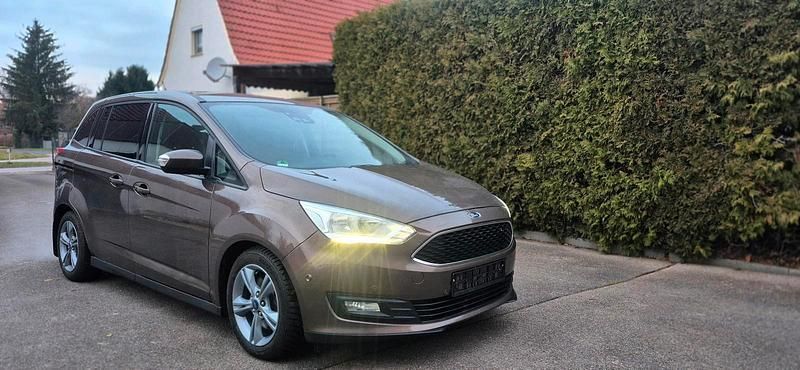 Braun Gebraucht 2016 Ford Grand C-Max Van / Kleinbus | 9.500 € (Superpreis) - Bild 1/4