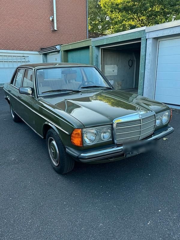 Gebraucht Mercedes 240 72 PS (52 kW) 1981 Grün Limousine