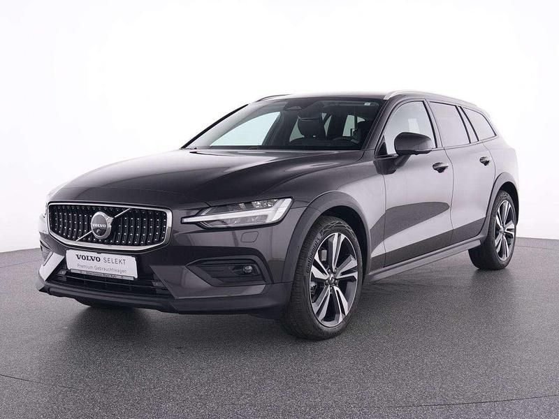 Gebraucht Volvo V60 CC Plus 197 PS (144 kW) 2023 Grau platinum grey / metallic Kombi