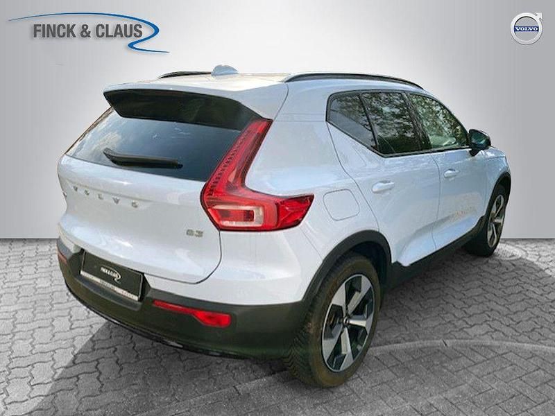 Neu Volvo XC40 163 PS (119 kW) 2025 Cloud blue SUV