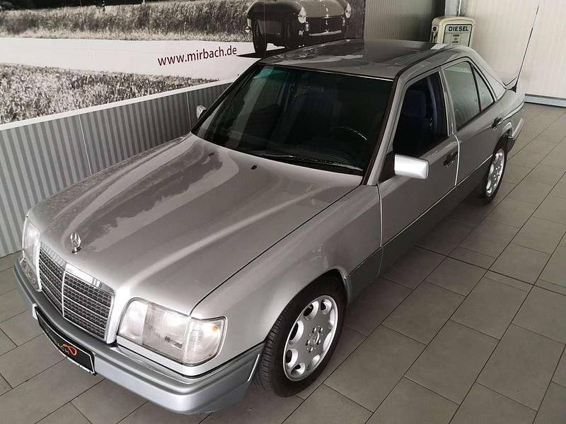 Gebraucht Mercedes E420 279 PS (205 kW) 1994 Silber Limousine