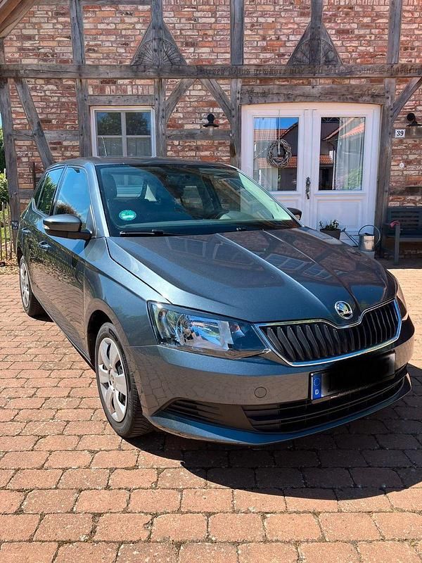 Grau Gebraucht 2017 Skoda Fabia Cool Edition Kleinwagen | 8.400 € (Guter Preis) - Bild 1/4
