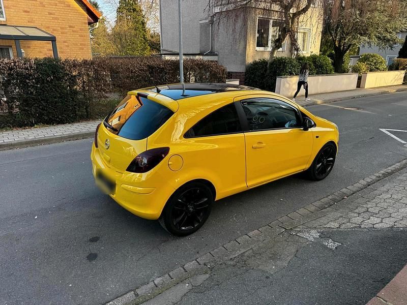 Gebraucht Opel Corsa Edition 101 PS (74 kW) 2011 Gelb Kleinwagen