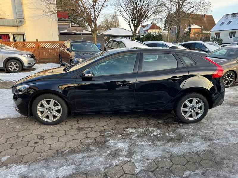 Gebraucht Volvo V40 120 PS (88 kW) 2017 Onyx black Limousine