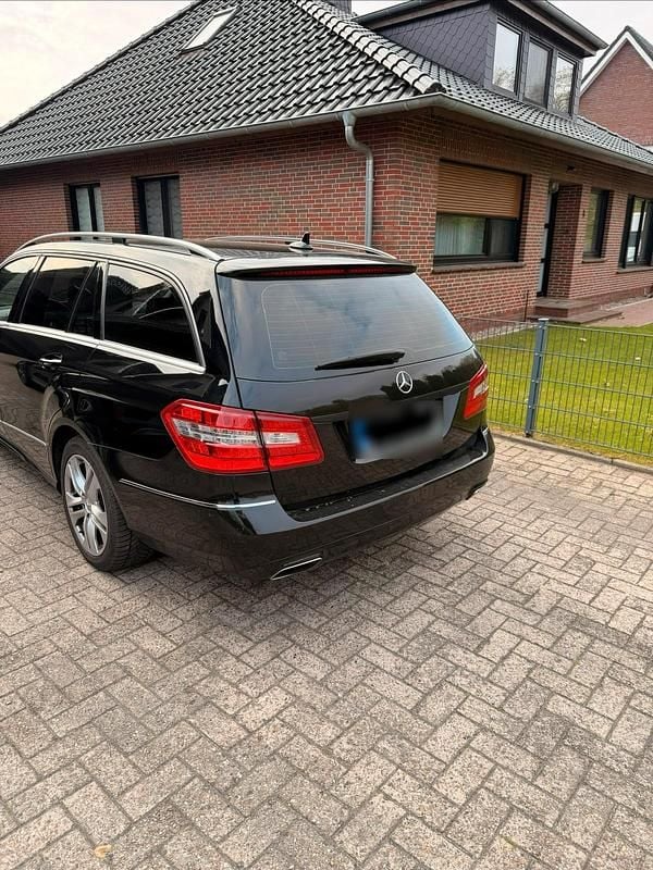 Gebraucht Mercedes E350 265 PS (194 kW) 2012 Schwarz Kombi