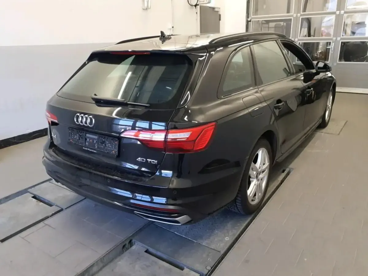 Gebraucht Audi A4 Advanced Plus 204 PS (150 kW) 2023 Mythosschwarz (metallic) Kombi