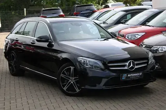Gebraucht Mercedes C300e 306 PS (225 kW) 2021 Obsidianschwarz Kombi