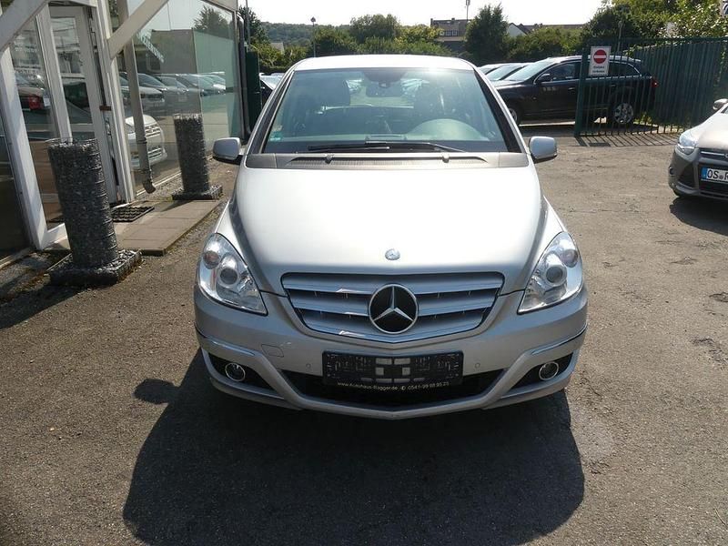 Gebraucht Mercedes B180 109 PS (80 kW) 2008 Silber Van / Kleinbus