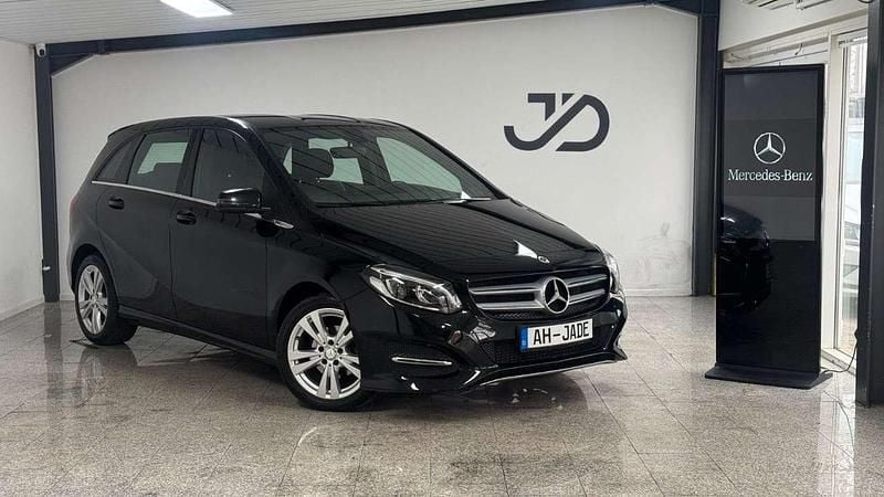 Gebraucht Mercedes B180 109 PS (80 kW) 2016 Kosmosschwarz  metalliclack Van / Kleinbus