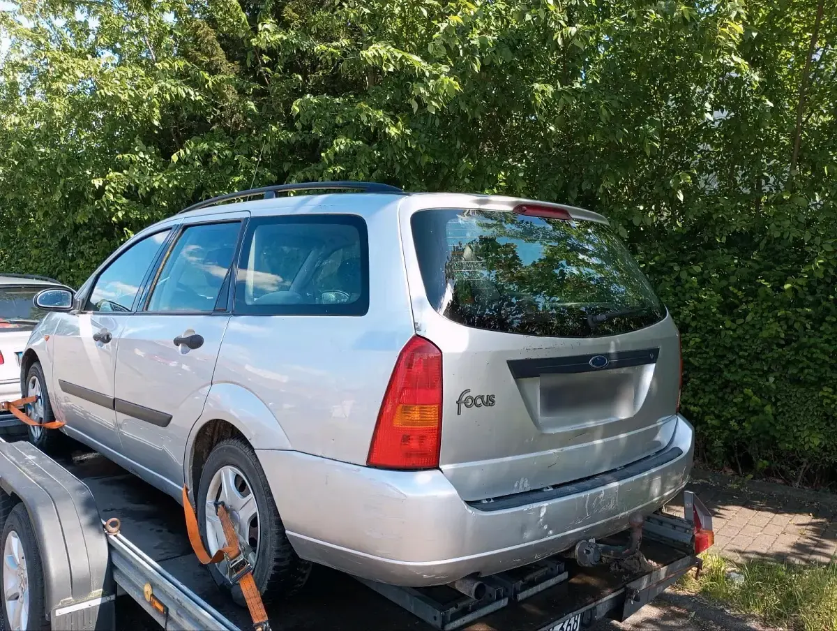 Używany Ford Focus 100 KM (73 kW) 2002 Srebrny Kombi