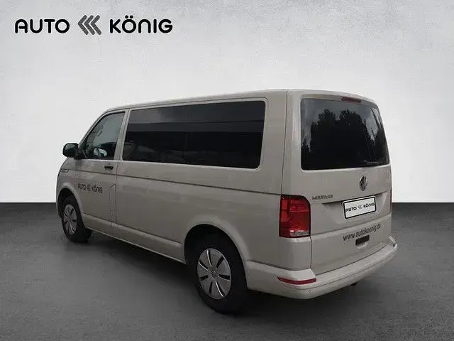 Gebraucht VW Multivan Trendline 150 PS (110 kW) 2021 Grün Van / Kleinbus
