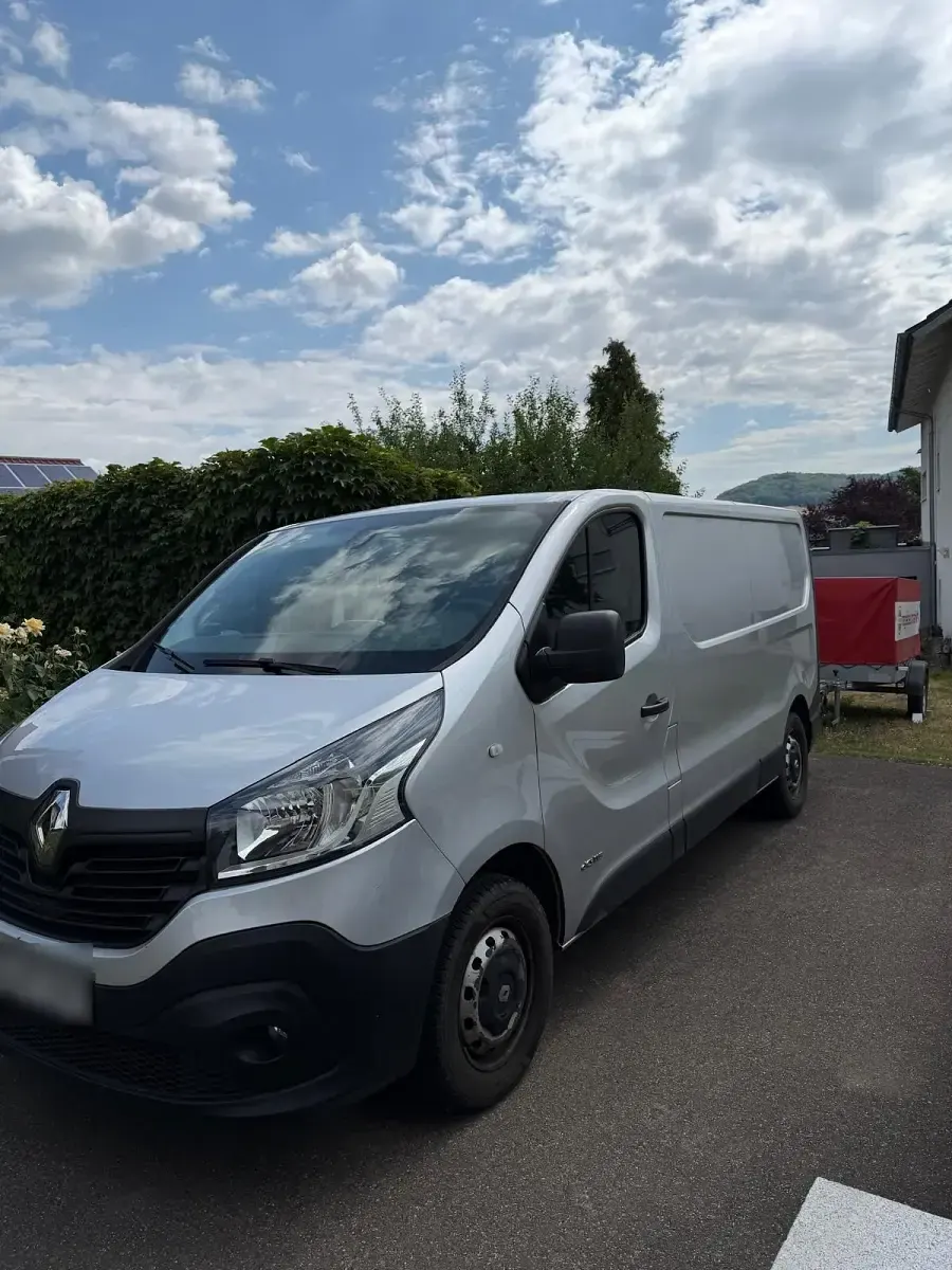 Gebraucht Renault Trafic 123 PS (90 kW) 2016 Silber Van / Kleinbus