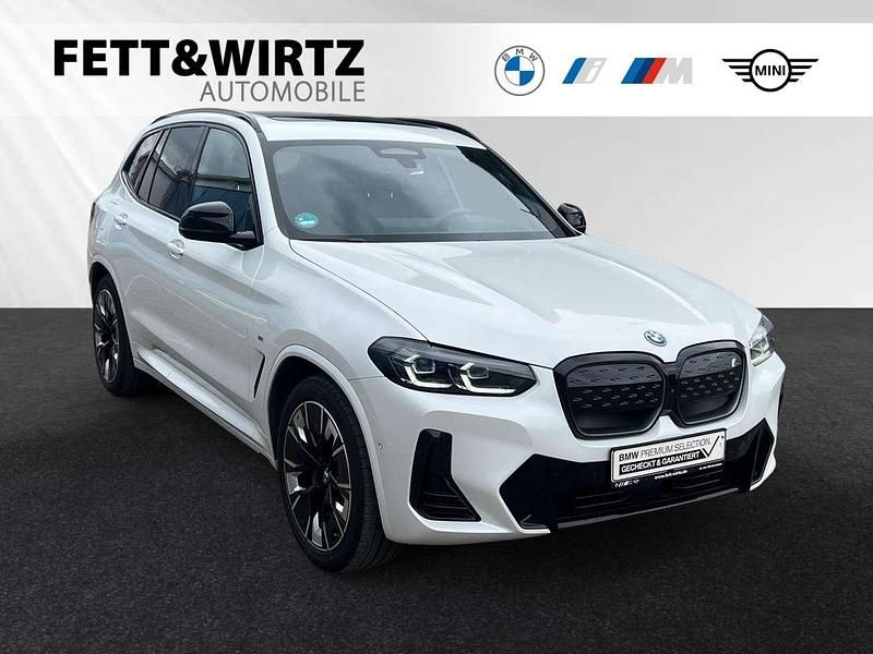 Mineralweiss Gebraucht 2023 BMW iX3 M Sport SUV | 50.888 € (Teuer) - Bild 1/3