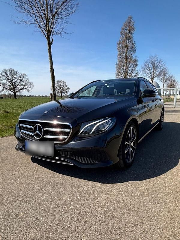 Gebraucht Mercedes E220 Edition 194 PS (142 kW) 2019 Schwarz Kombi