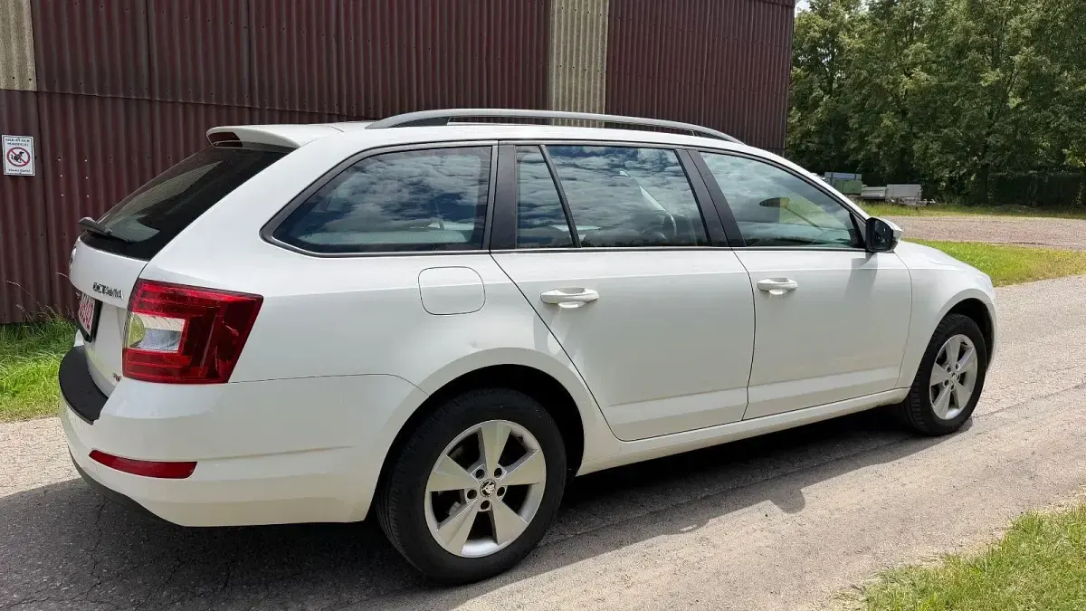Gebraucht Skoda Octavia Elegance 150 PS (110 kW) 2014 Weiß Kombi