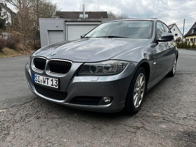 Gebraucht BMW 320 Sport Line 184 PS (135 kW) 2012 Grau Limousine