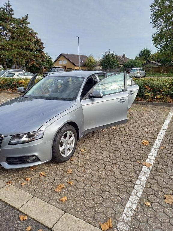 Gebraucht Audi A4 Comfort 120 PS (88 kW) 2011 Grau Limousine