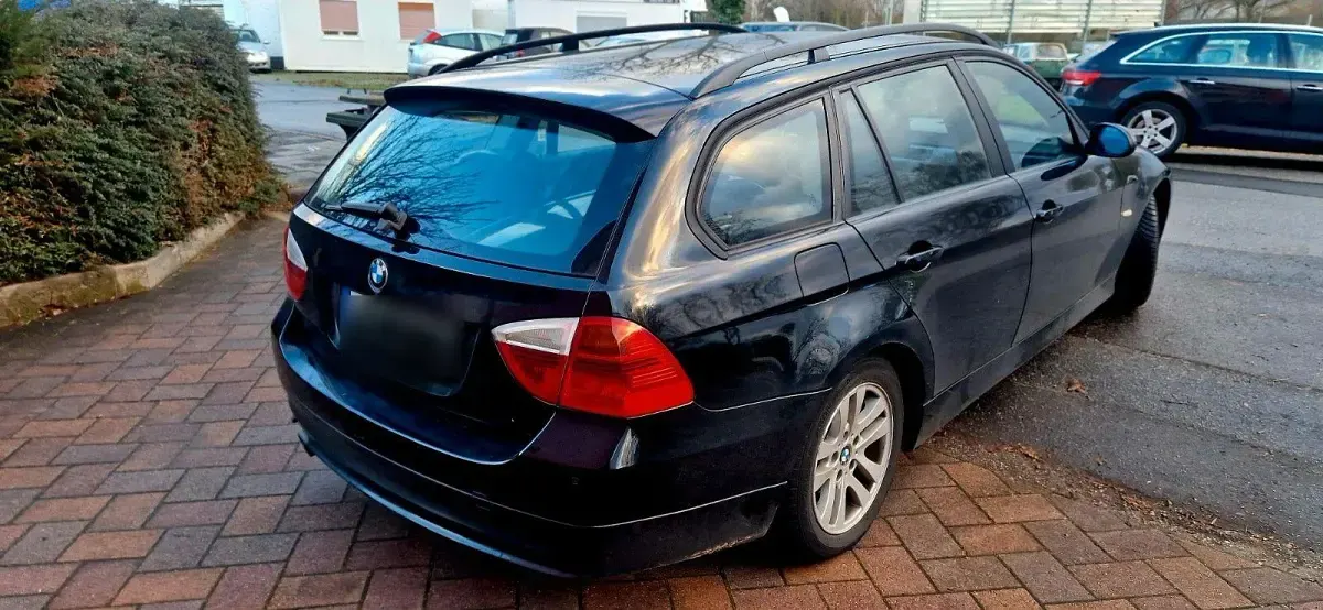 Gebraucht BMW 318 143 PS (105 kW) 2008 Schwarz Kombi