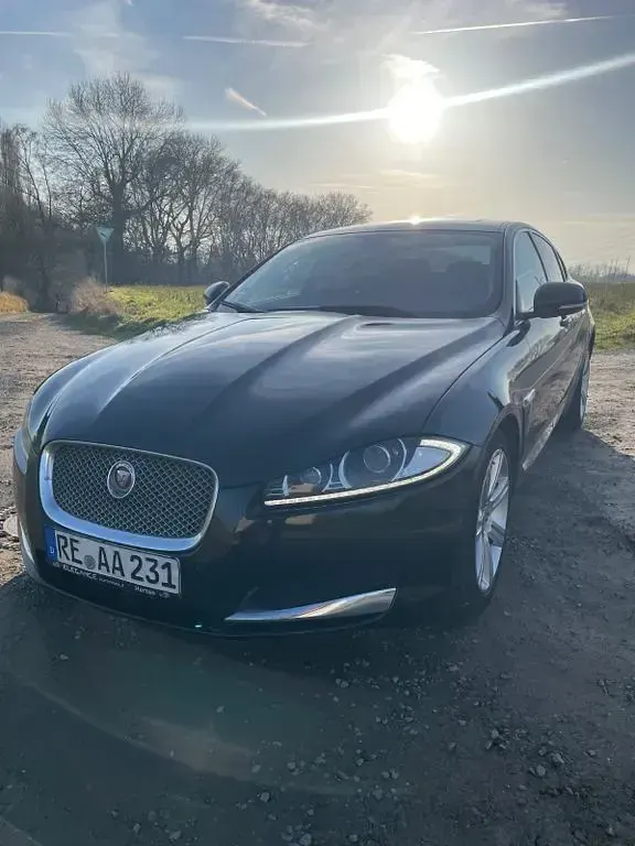 Używany Jaguar XF 241 KM (177 kW) 2015 Czarny Sedan/Limuzyna