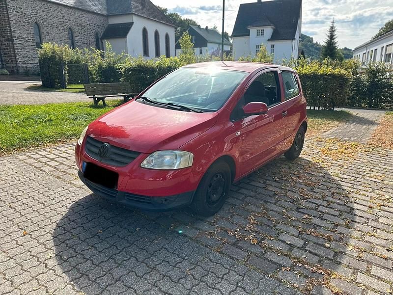 Rot Gebraucht 2008 VW Fox Kleinwagen | 1.190 € (Guter Preis) - Bild 1/4
