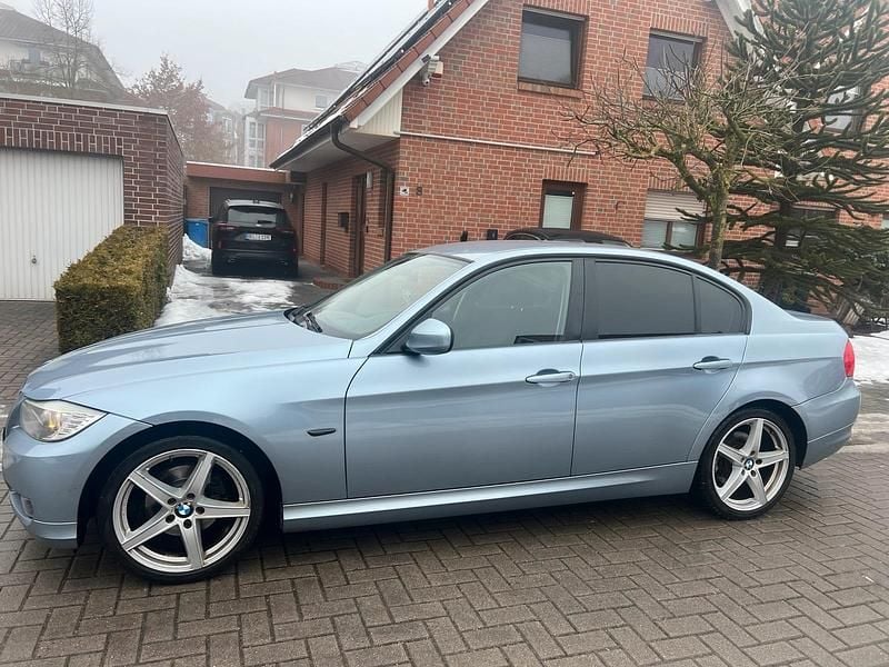 Gebraucht BMW 318 143 PS (105 kW) 2009 Andere farben Limousine