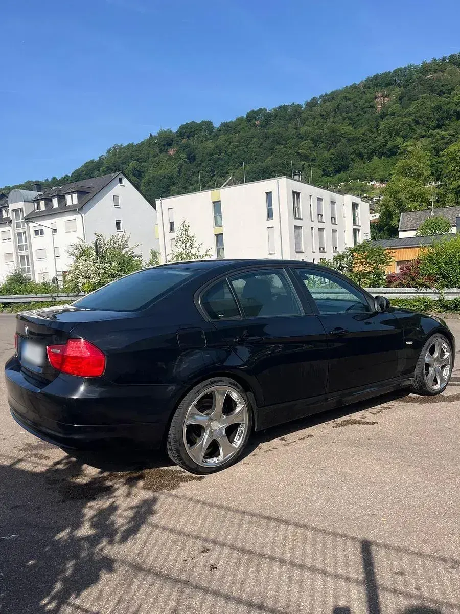 Gebraucht BMW 320 170 PS (125 kW) 2009 Schwarz Limousine