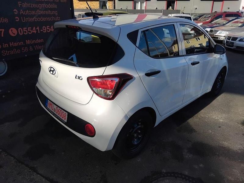 Gebraucht Hyundai i10 Classic 67 PS (49 kW) 2017 Weiß Kleinwagen