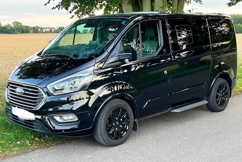Schwarz Gebraucht 2020 Ford Tourneo Custom Titanium X Van / Kleinbus | 41.990 € (Fairer Preis) - Bild 1/4