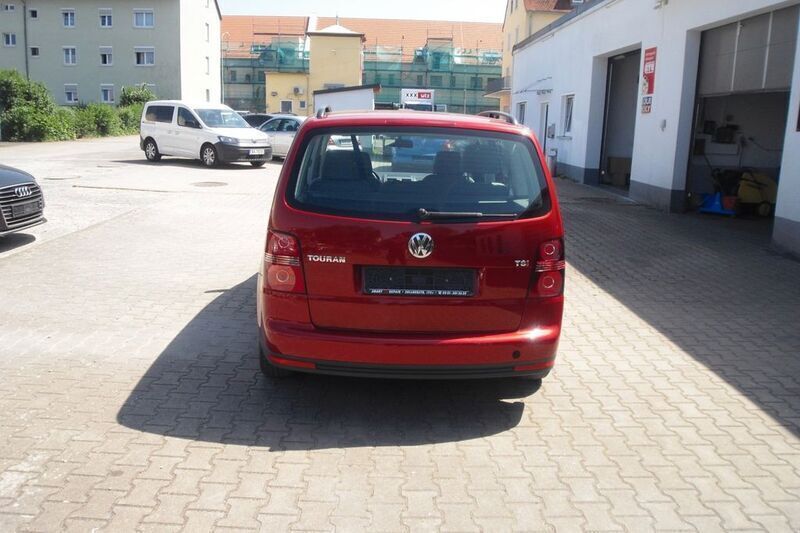 Gebraucht VW Touran Trendline 140 PS (102 kW) 2007 Rot Van / Kleinbus