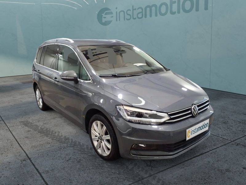 Grau Gebraucht 2024 VW Touran Highline Van / Kleinbus | 39.980 € (Teuer) - Bild 1/3