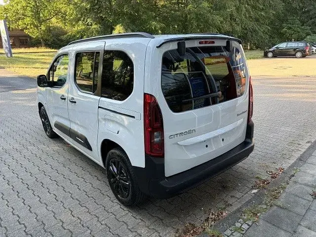 Neu Citroën Berlingo 102 PS (75 kW) 2026 Lackierung weiss icy/typ ausse Van / Kleinbus